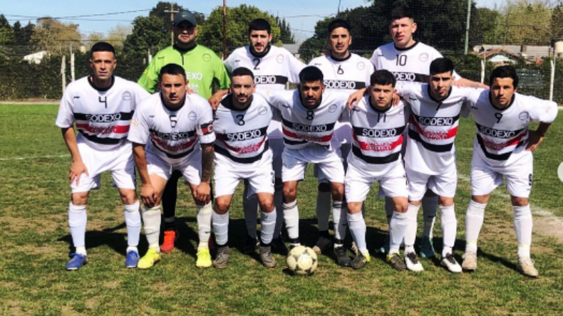EQUIPO. Villa Rosa logró un triunfo clave para pelear el título..