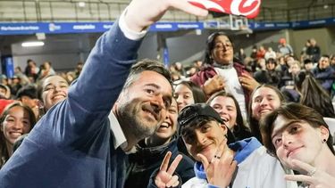 SELFIE. Achával despidió a nuestros representantes en Mar del Plata.
