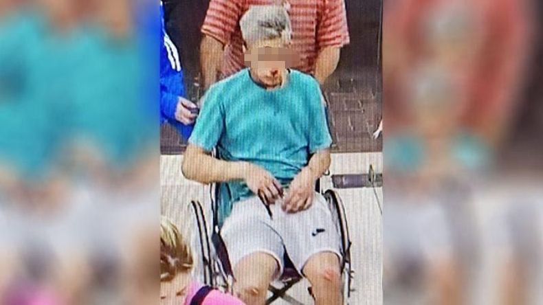 PRUeBA CLAVE. El menor detenido haciéndose atender en el hospital de Garín..