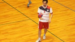 FIRMA NÚÑEZ. “Para el grupo es un orgullo y un honor jugar en esta cancha.”.