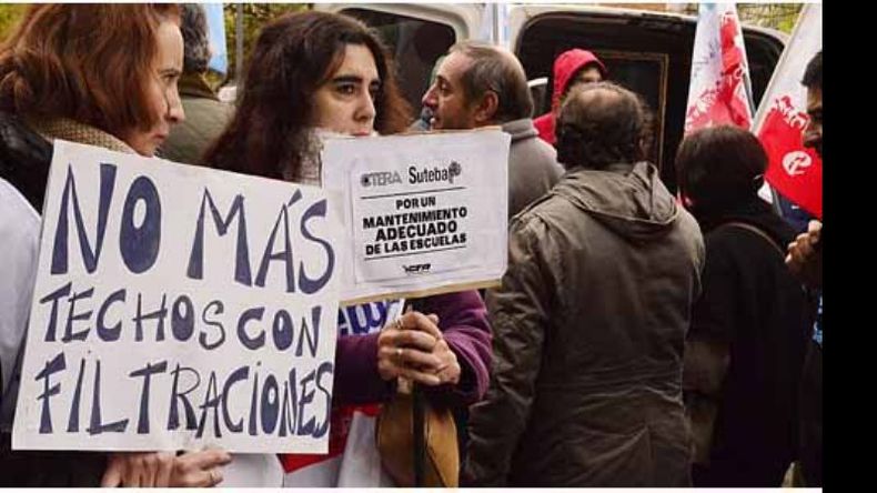 Los docentes insisten con los reclamos por las falencias edilicias..