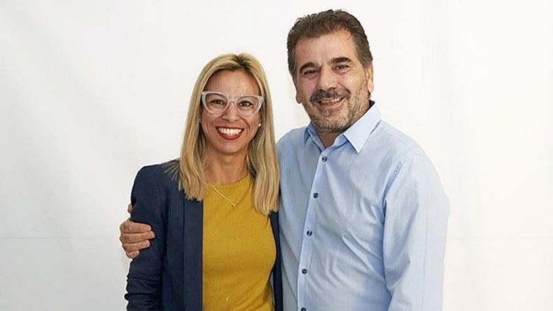 ABRAZO. Cáceres junto a Ritondo, quien aspira a gobernar la provincia..