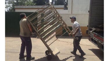Entregan mobiliario en escuelas