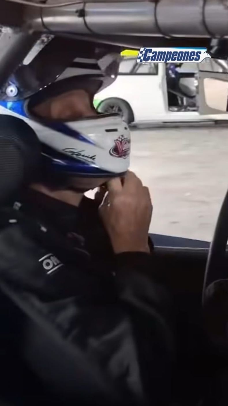Jorge Oyhanart se prueba el casco antes de comenzar el ensayo en el Mouras.