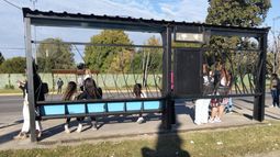 La parada de Luz y Fuerza (Ruta 8) con importantes filas por la reducción de servicios. La parada de Luz y Fuerza (Ruta 8) con importantes filas por la reducción de servicios.