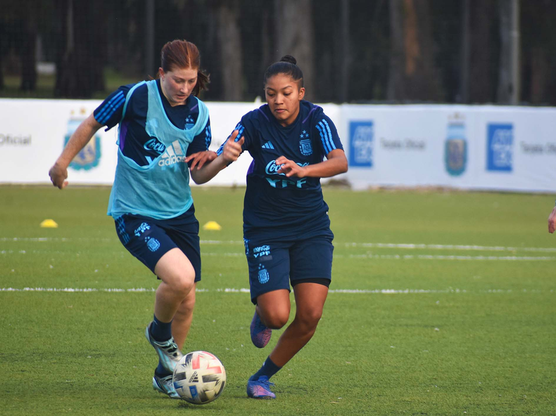 Annika Paz en la Selecci&oacute;n Sub 20.