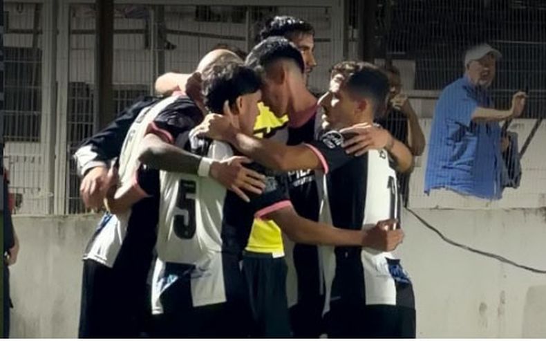ABRAZO. Los jugadores de Real Pilar quieren seguir de buena racha.