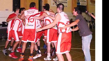 (OLA BASQUET DE OLAVARRÍA). GRUPO UNIDO. El equipo de Atlético que metió un triunfazo en Olavarría y que está a un paso de la final..
