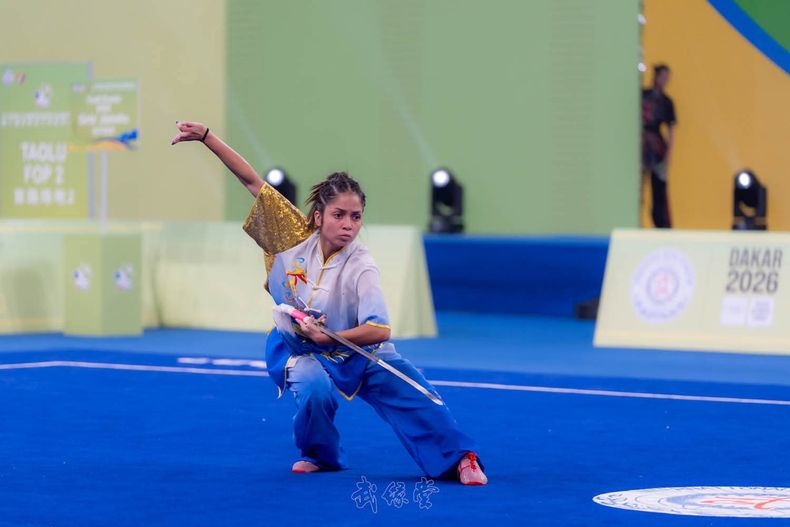 Malen desarrolla su rutina durante el Mundial Junior deChina.