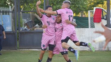 SIGUEN LOS FESTEJOS. Real Pilar consiguió una victoria clave ante Yupanqui y el campeonato está cada vez más cerca.