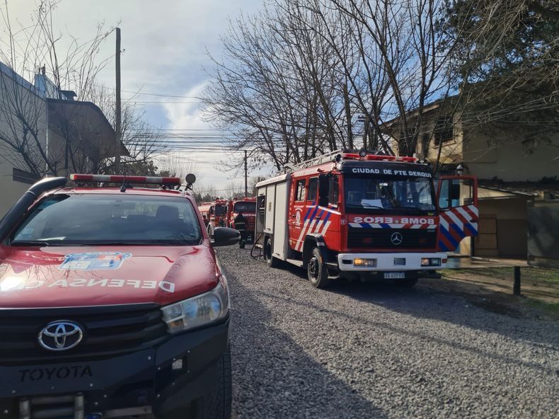 CONTROLADO. Cuatro dotaciones de bomberos y Defensa Civil trabajaron en el lugar.&nbsp;