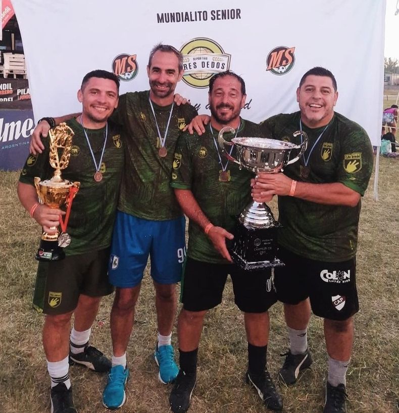 Tres Dedos 2.jpg
