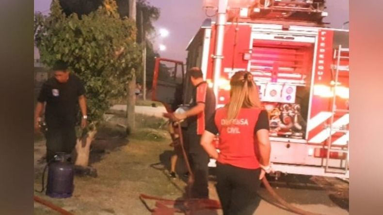 BOMBEROS. Intervinieron dos dotaciones del Cuartel de Derqui. Foto: @juancaimpacto..