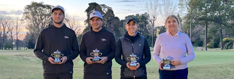 DUPLAS CAMPEONAS. Blas Ayesa y Exequiel Rodríguez Barri, Sofía Idoyaga y Carolina Vallaco con sus copas.