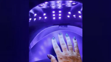las lamparas de secado de esmalte de unas modifican las moleculas de la piel