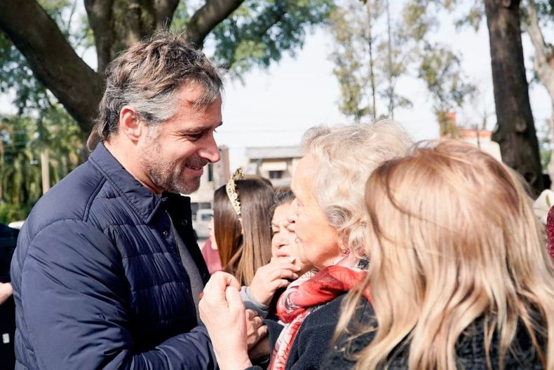 Achával, en el Paseo Del Viso, junto a los vecinos.&nbsp;