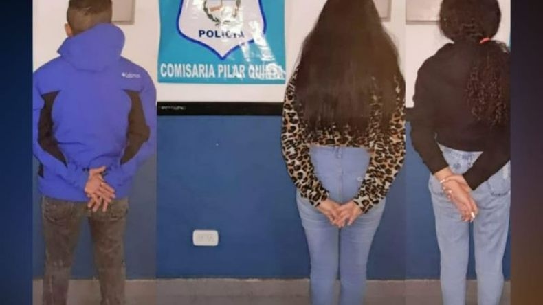 Los detenidos intentaban entregar dólares falsos a cambio de dos teléfonos celulares..