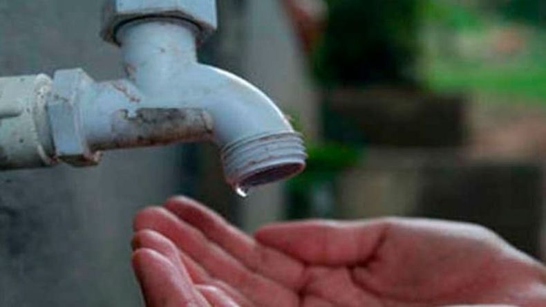 En algunos barrios, los vecinos llevan una semana sin servicio de agua corriente..