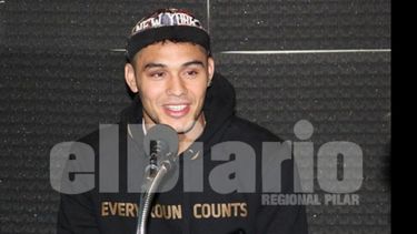 GUANTES DE RADIO. “Me pone más nervioso dar notas. Subir al ring, ya está (risas)”, dijo Yamil, durante la entrevista en FM Plaza..