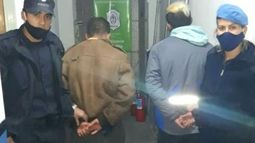 Asaltaron dos estaciones de servicio y fueron detenidos tras una persecución
