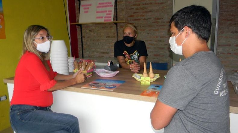 RECORRIDA. Cáceres se reunión con jóvenes radicales. .