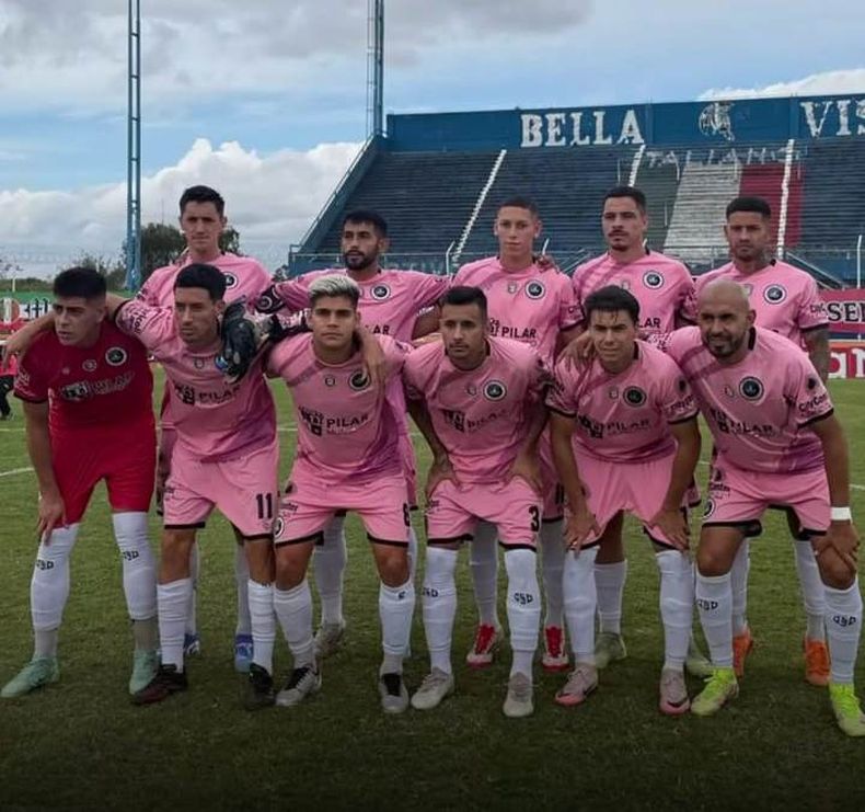 EQUIPO. El once inicial de Real Pilar que jugó este sábado en Ciudad Evita.