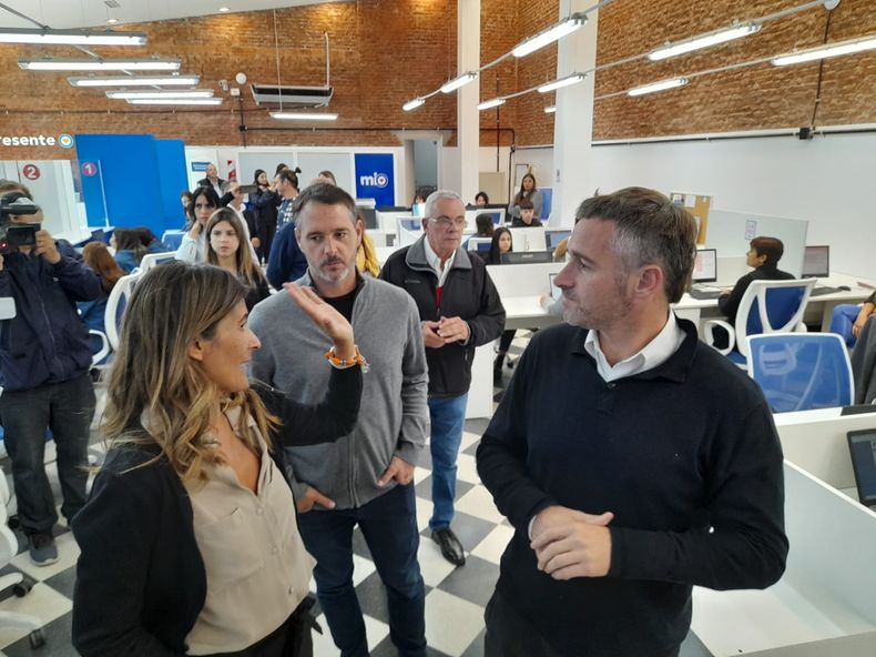 RECORRIDA. Achával presentó el nuevo Punto Muni junto a Jacqueline Bouzada, responsable del área. &nbsp;