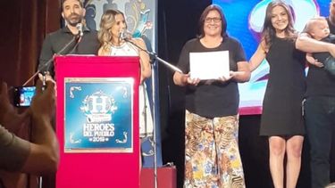 Premiaron a una pilarense por su labor solidaria
