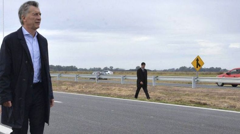 VISITA. Macri recorrió parte de la obra que sigue en marcha..