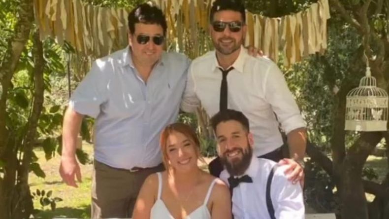 SÍ, QUIERO. El basquetbolista derquino Patricio Tabarez se casó con su novia Florencia Gemelli. En el gran día lo acompañaron Juan Manuel López y Nicolás Tabarez, ex y actual presidente del Club Derqui. .