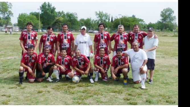 Real Madrid sumó su primera victoria en el torneo al vencer 2-1 a Nueva Estrella..