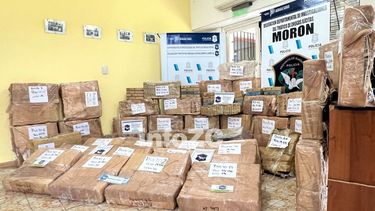 La marihuana estaba escondida en la caja del camión.