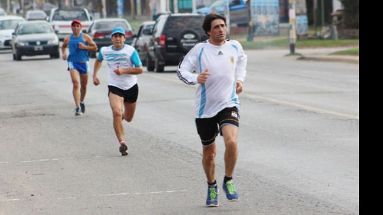 A CORRER. Más de un centenar de atletas dijeron presente en la 6ª fecha..