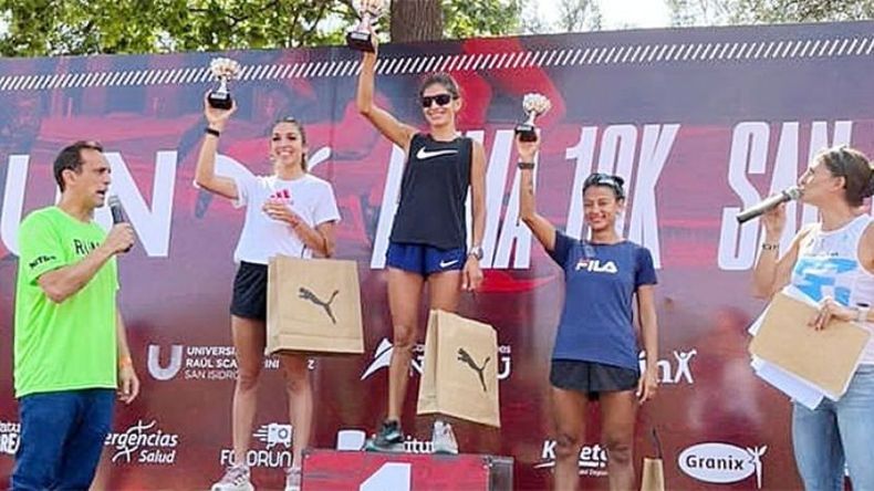 PODIO. Ocampo fue premiada tras ganar el título nacional de los 10K..