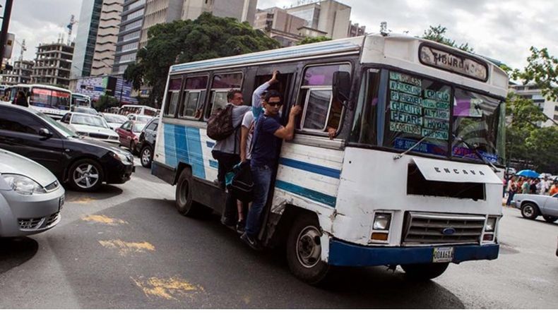 INQUIETANTE. “La tendencia del transporte en el AMBA dentro de poco tiempo”, dice AAETA con esta foto.