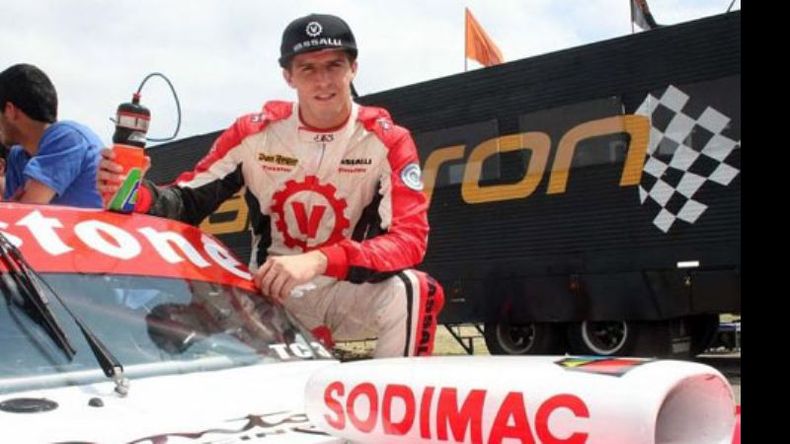 “Mis deseos para todos es que el 2013 venga con salud, trabajo y seguridad. Y en lo deportivo deseo trabajar duro para mantener el nivel que tuve en 2012 y mejorar todo lo hecho el año pasado. ¡Felicidades!” Matías Rossi, TC y Súper TC 2000..