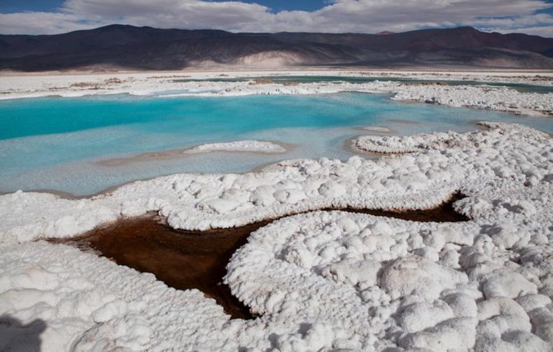El salar más largo del mundo es argentino. (argentinamunicipal.com.ar)..jpg