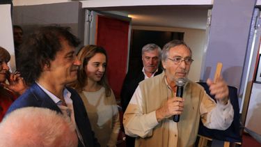 Luis Brandoni en el Teatro Municipal en 2019, junto a Ángel Mahler y Claudia Zakhem.