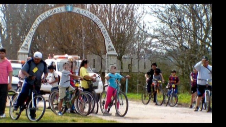 Anticipando las Fiestas Patronales, a principios de este mes se realizó una bicicleteada que tuvo como atractivo el recorrido por los lugares más importantes de la localidad y que culminó con la entronización y bendición de la imagen de la Virgen María en la plaza Eva Perón. Luego fue el turno de una multitudinaria procesión y de una misa en honor a Santa Rosa de Lima..