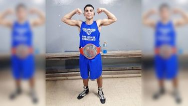 CAMPEÓN. Sebastián Sotelo luce el cinturón de la categoría Hasta 69 kilos..
