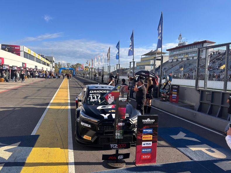 CONTUNDENTE. El Toyota de Rossi clavó nuevo récord del circuito 8º con 1’17”936/1.000.