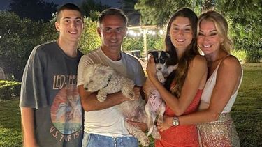 Sobran los motivos. Yanina y Diego Latorre junto a sus hijos Lola y Dieguito, pasaron la Navidad en su casa de Pilar, donde están instalados desde principios de año. El exfutbolista y su hija tienen razones de sobra para celebrar, después de haber superado el Covid..