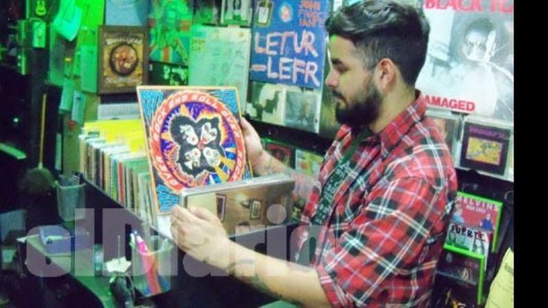 Recorrer las bateas hasta encontrar una joya, un ritual que con el vinilo parece estar de regreso..