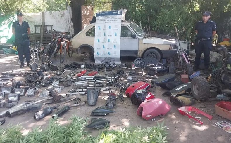 Dos detenidos en el desarmadero allanado en Ingeniero Maschwitz.