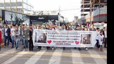 DOLOR. Familiares y allegados a las víctimas las recordaron por las calles..