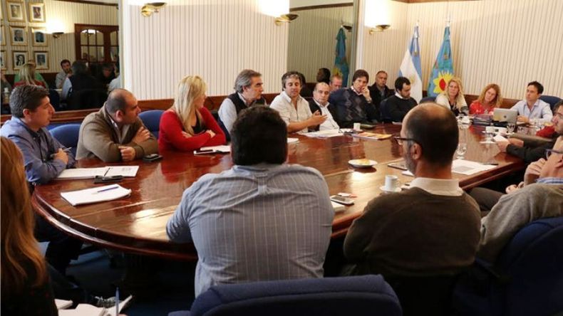 ANUNCIO. La reunión de trabajo estuvo encabezada por Neuspiller..