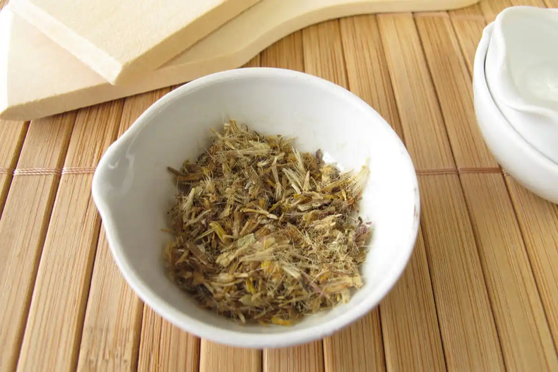 Arnica triturada utilizada para las preparaciones. Foto. Pinterest..webp