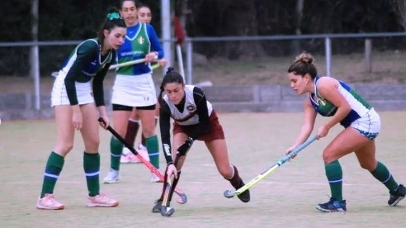 GOLEADA. Las chicas de Cerro Pilar quieren mantenerse en la División E. Foto: planetahockey.ok..