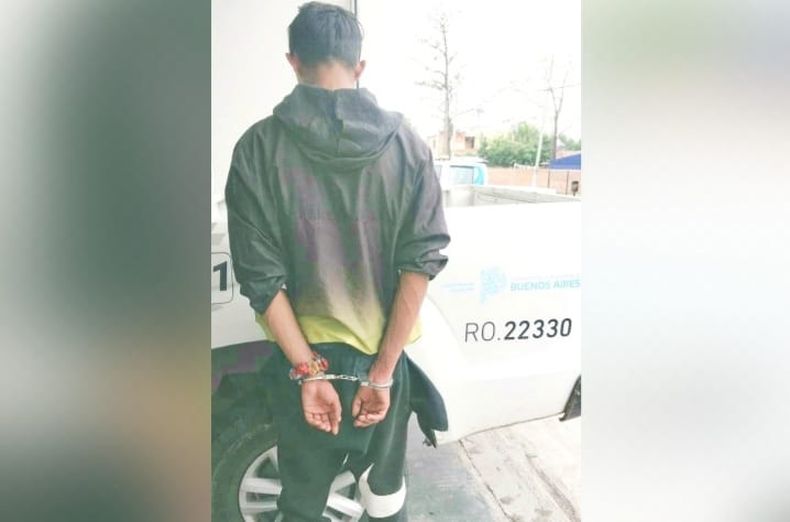 El sujeto transportaba 40 envoltorios con 80 gramos de picadura de marihuana.