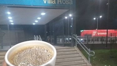 Nada como un buen café para comenzar la semana laboral. Villa Rosa-Retiro de las 4.52. Saliendo puntual con el rojito. Buen día grupo que tengan un buen comienzo de semana. Jorge Lopez.
